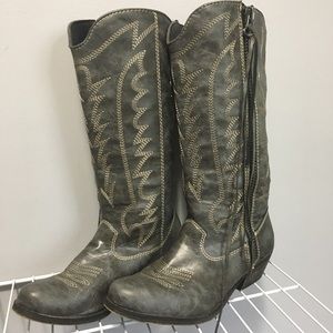 Big Buddha gray cowgirl boots